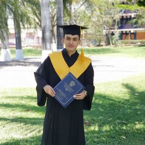 Meet your Posher, Alexis